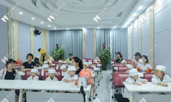 海口微笑口腔醫(yī)院小小牙醫(yī)活動現(xiàn)場